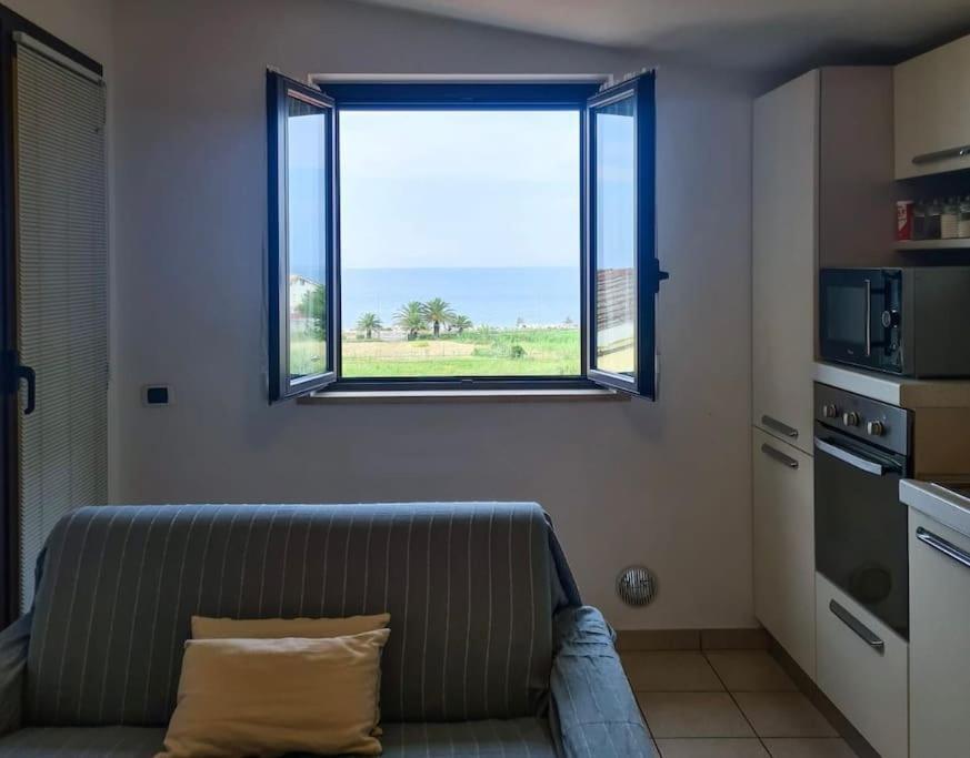 Lovely Flat With See View ロゼート・デッリ・アブルッツィ エクステリア 写真